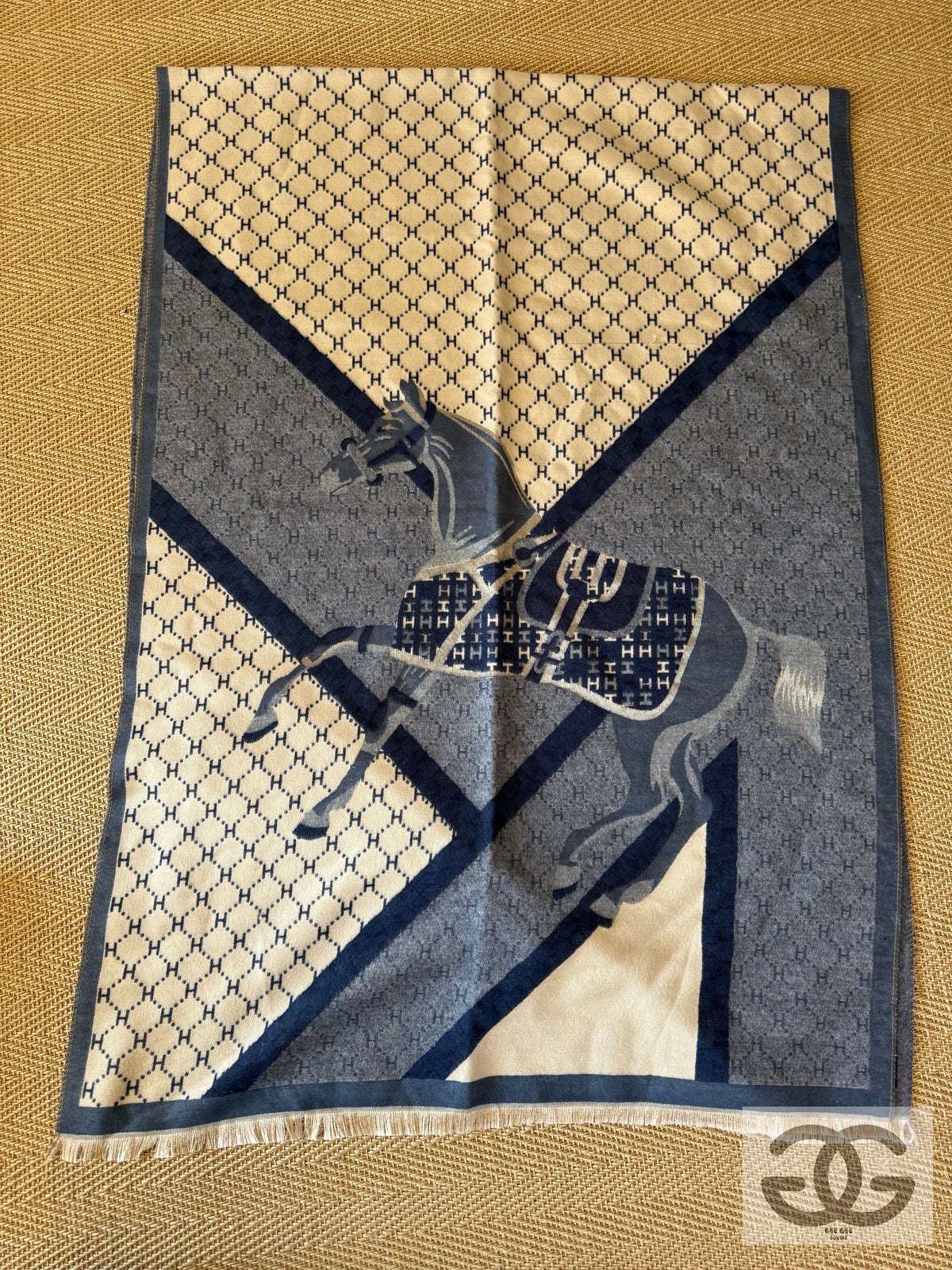 Gee Gee wrap or throw